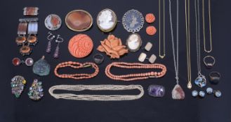 A collection of costume jewellery