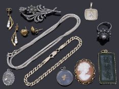 A collection of jewellery