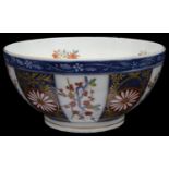 A Worcester style Rich Queens pattern bowl