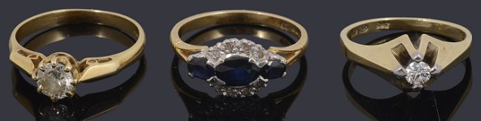 A diamond single stone ring