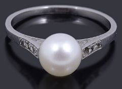 A single stone cultured pearl ring,