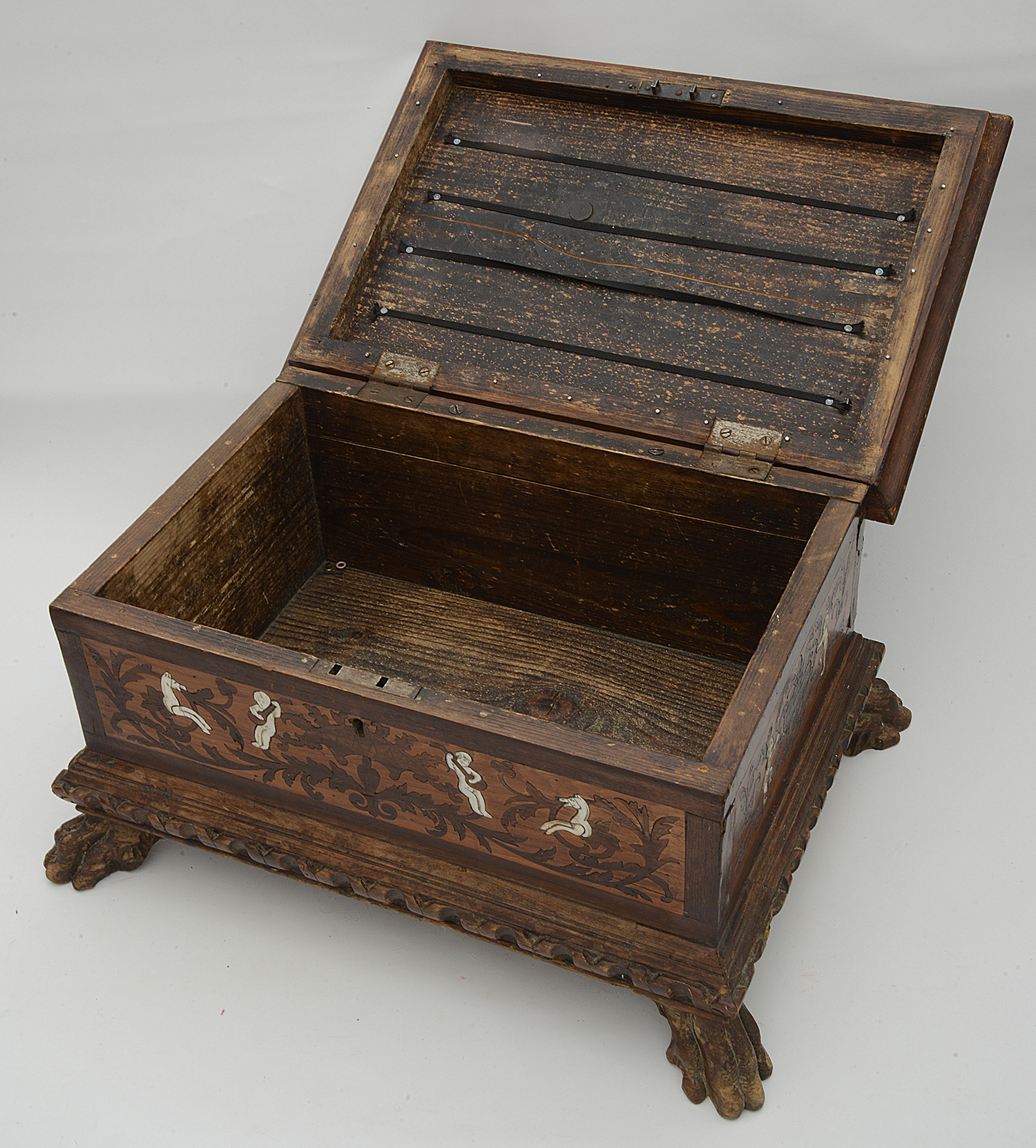 A late 18th century Northern Italian walnut, marquetry and ivory inlaid table casket - Image 2 of 2