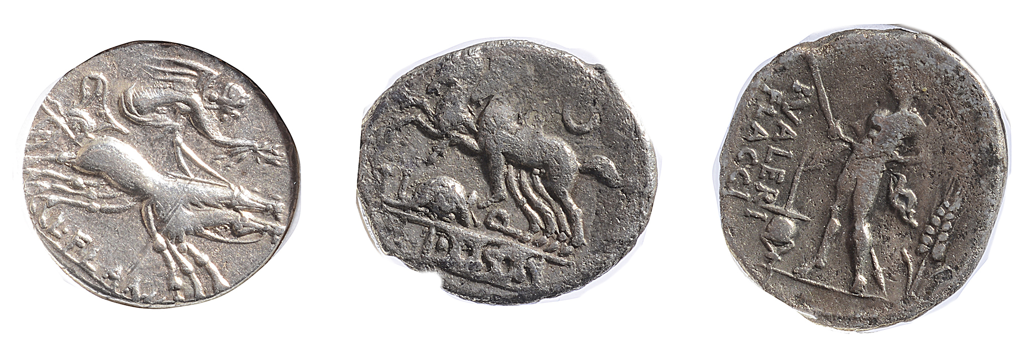 L. Flaminius Chilo Silver Denarius109-108 BCHelmeted head of Roma, right, ROMA behind / Victory, - Image 2 of 2