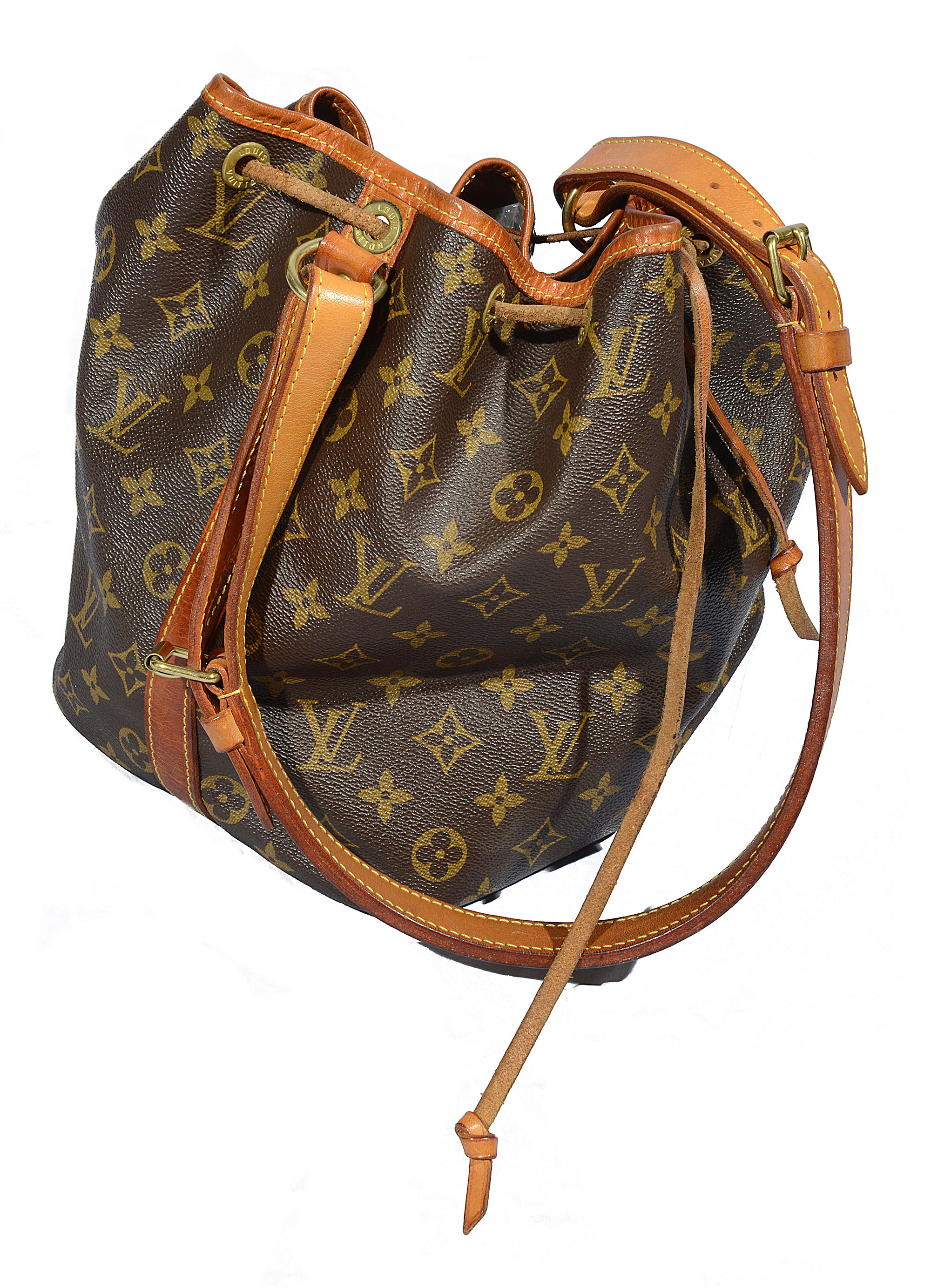 A Louis Vuitton bucket bag