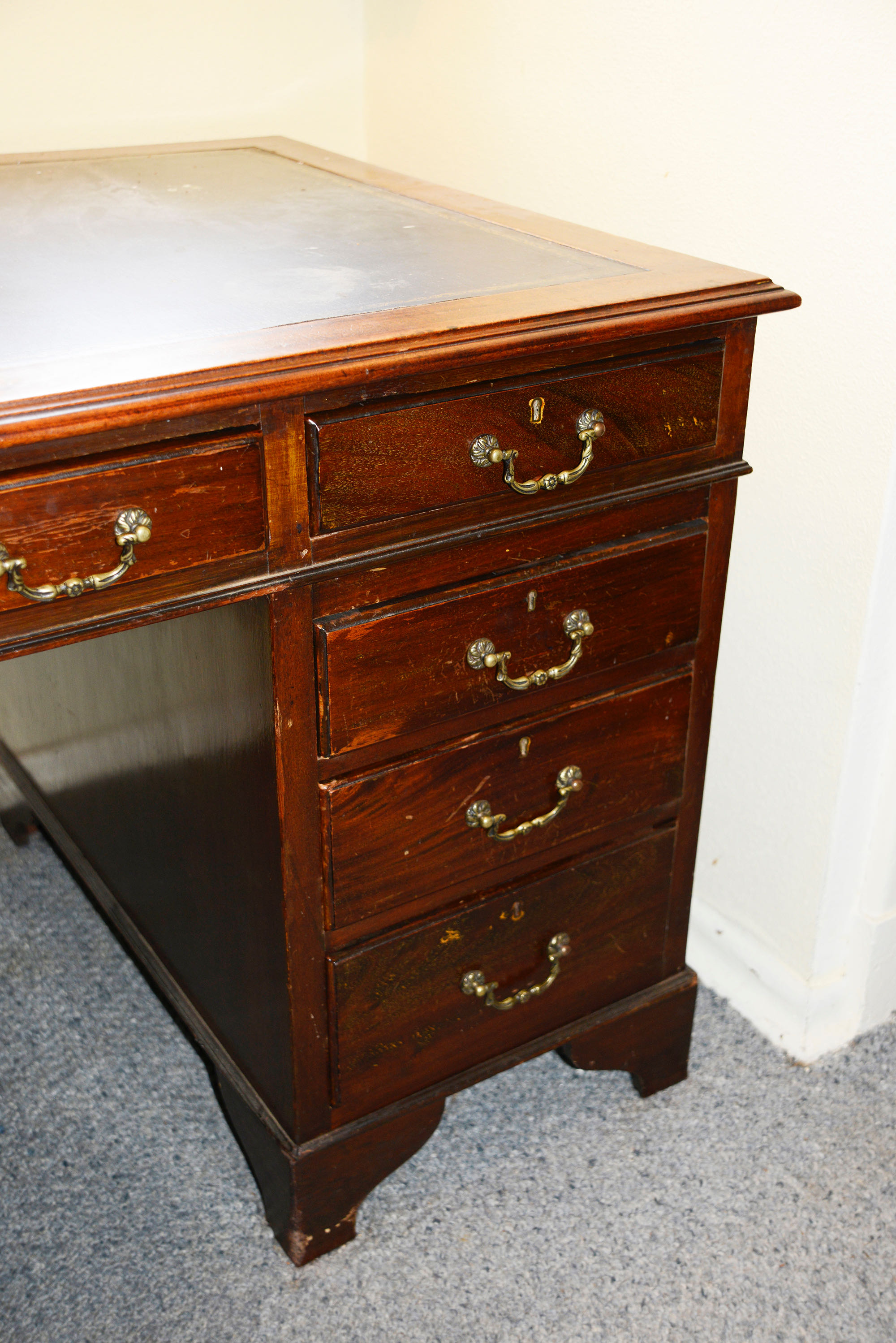 A large Victorian mahogany twin pedestal desk - Image 3 of 3