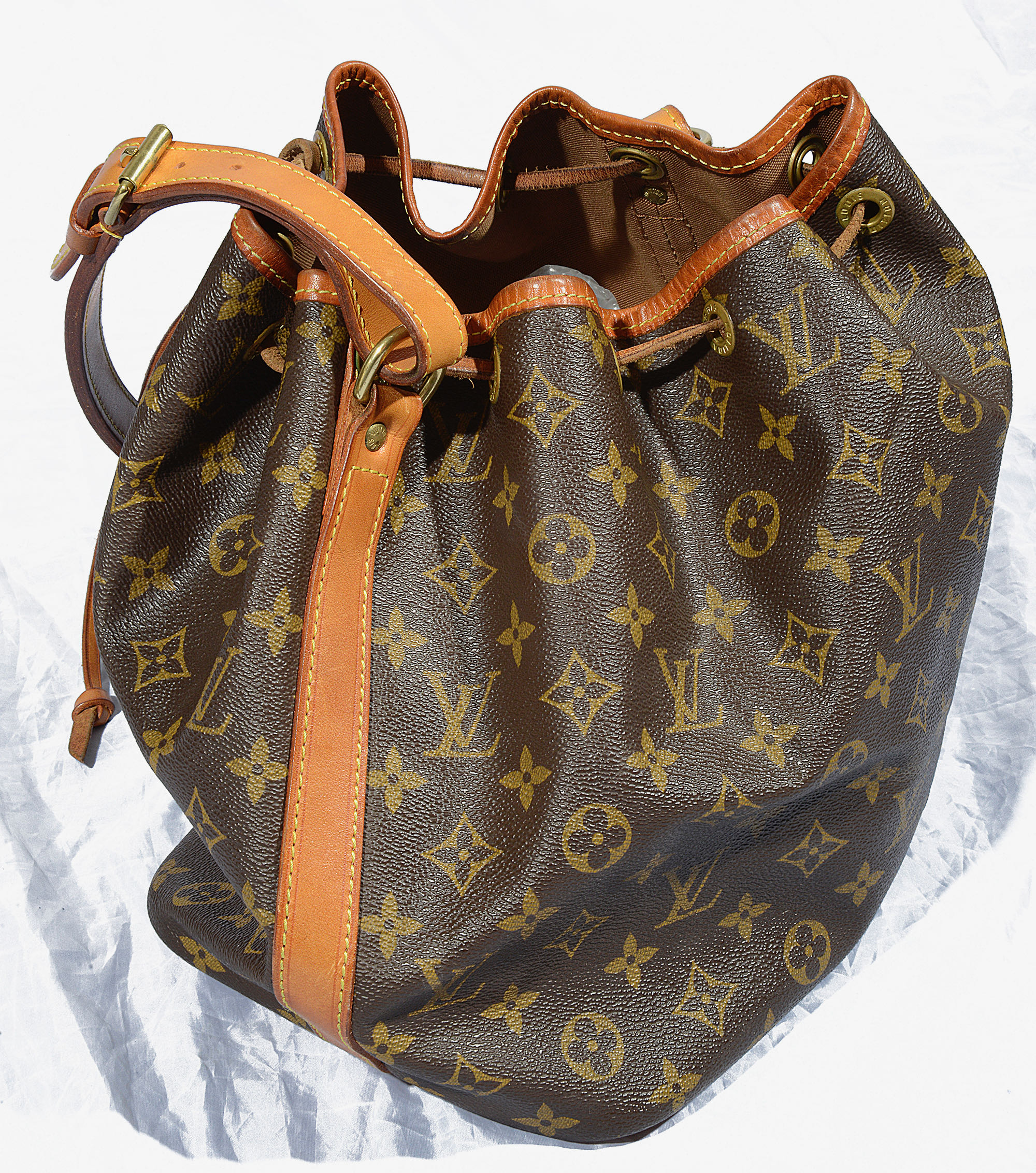 A Louis Vuitton bucket bag - Image 2 of 2