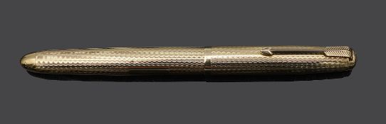 A 9ct gold Parker fountain pen with engine turned decoration