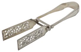 A pair of Victorian old English thread and bead pattern asparagus tongs