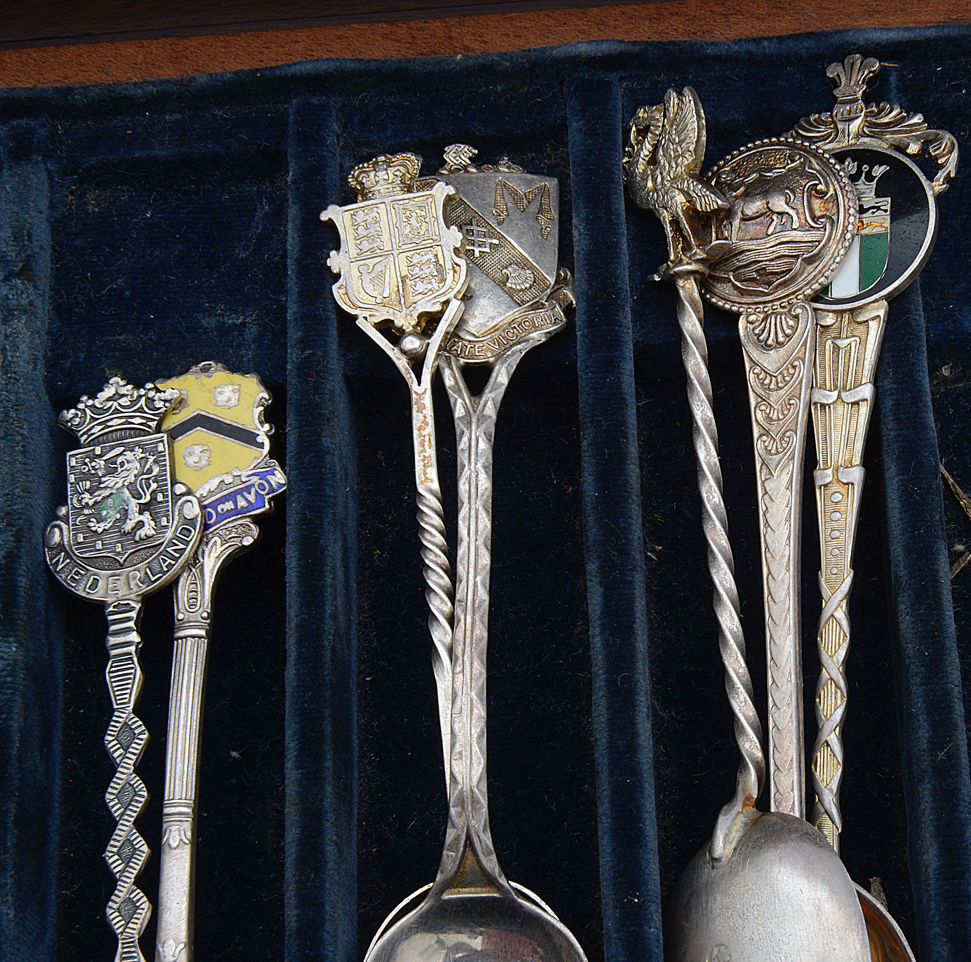 A collection of silver and silver plated souvenir coffee spoons - Image 2 of 2