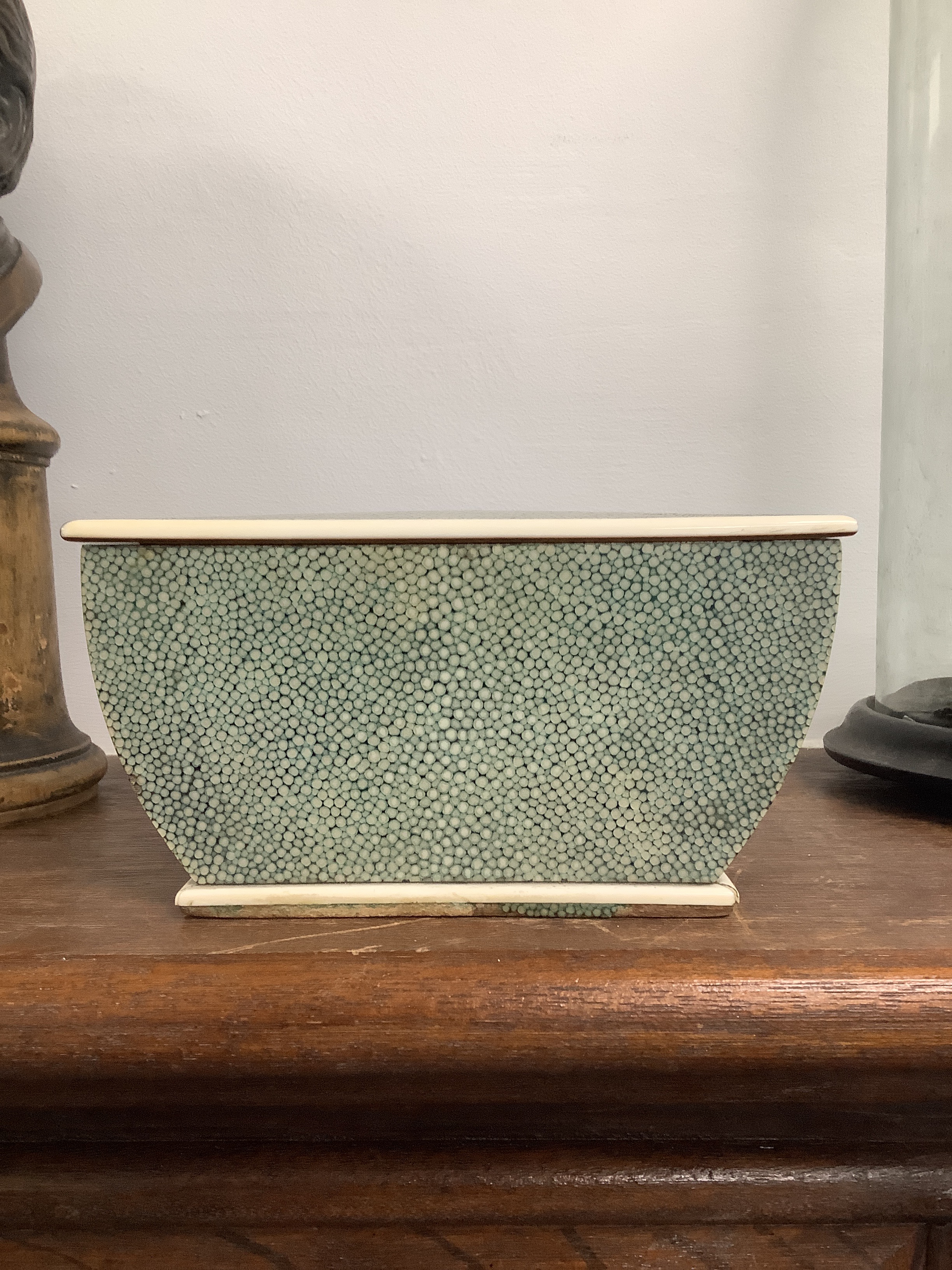 An Art Deco shagreen and ivory table cigarette box - Image 8 of 11