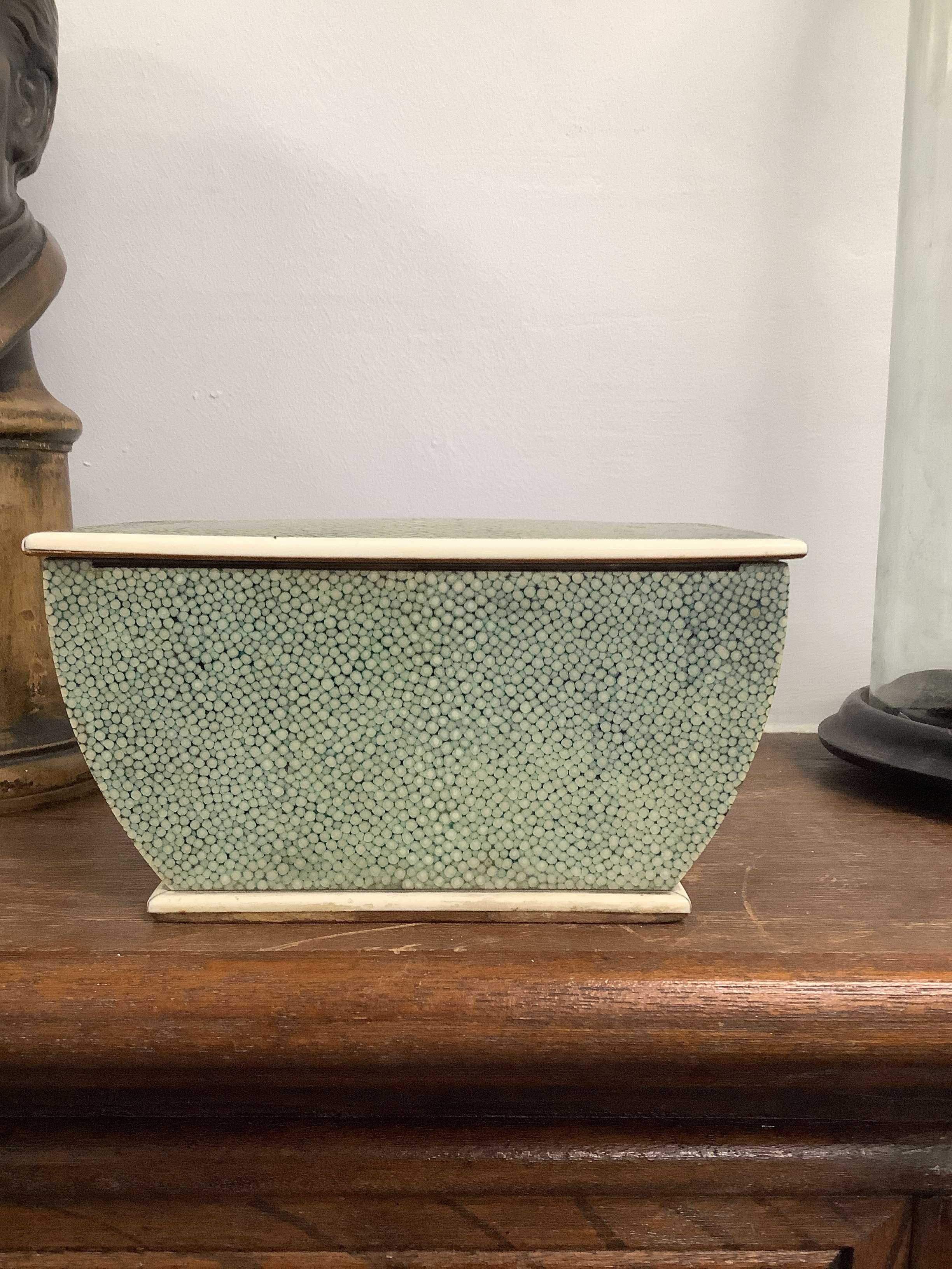 An Art Deco shagreen and ivory table cigarette box - Image 9 of 11