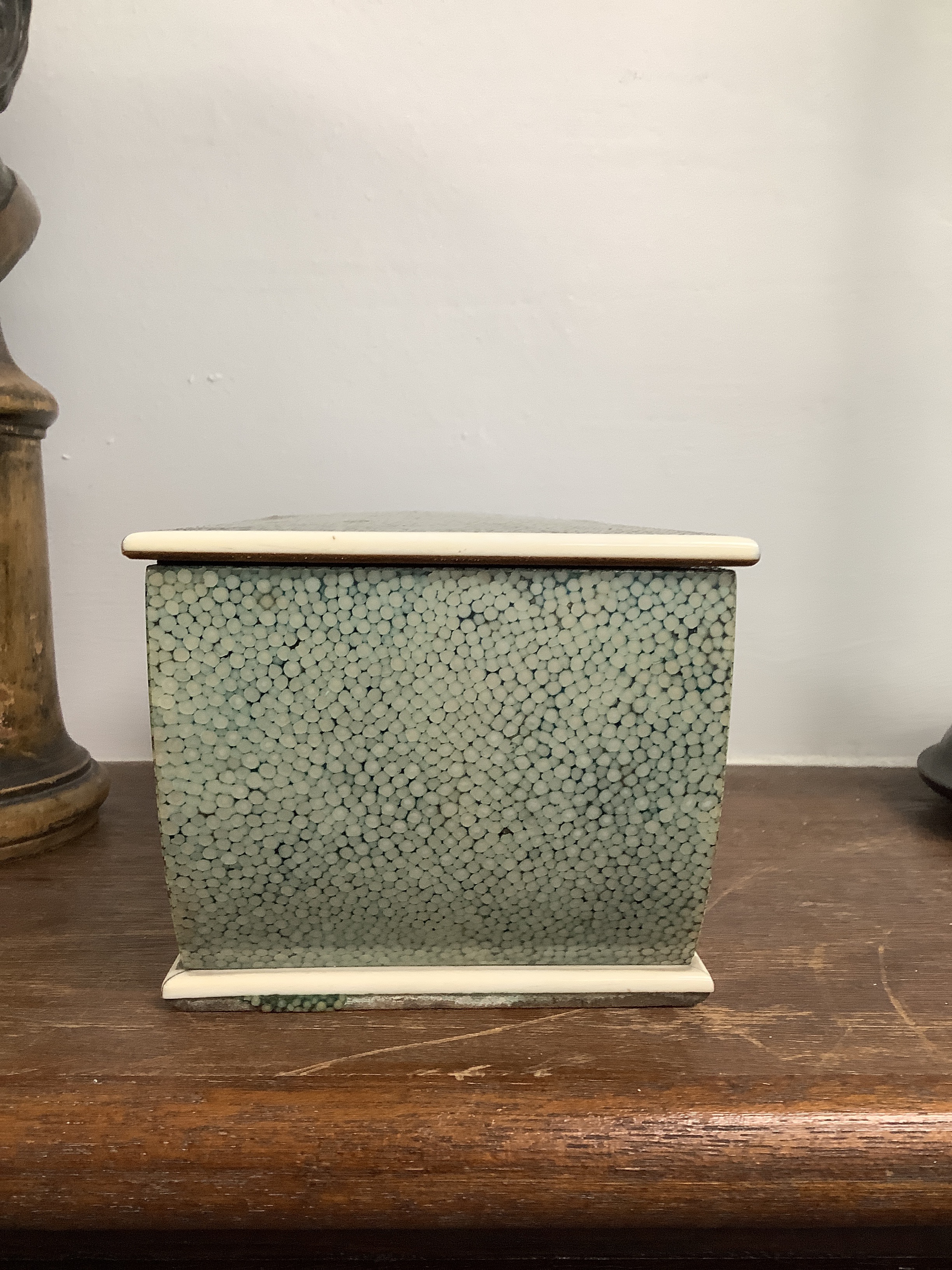 An Art Deco shagreen and ivory table cigarette box - Image 10 of 11