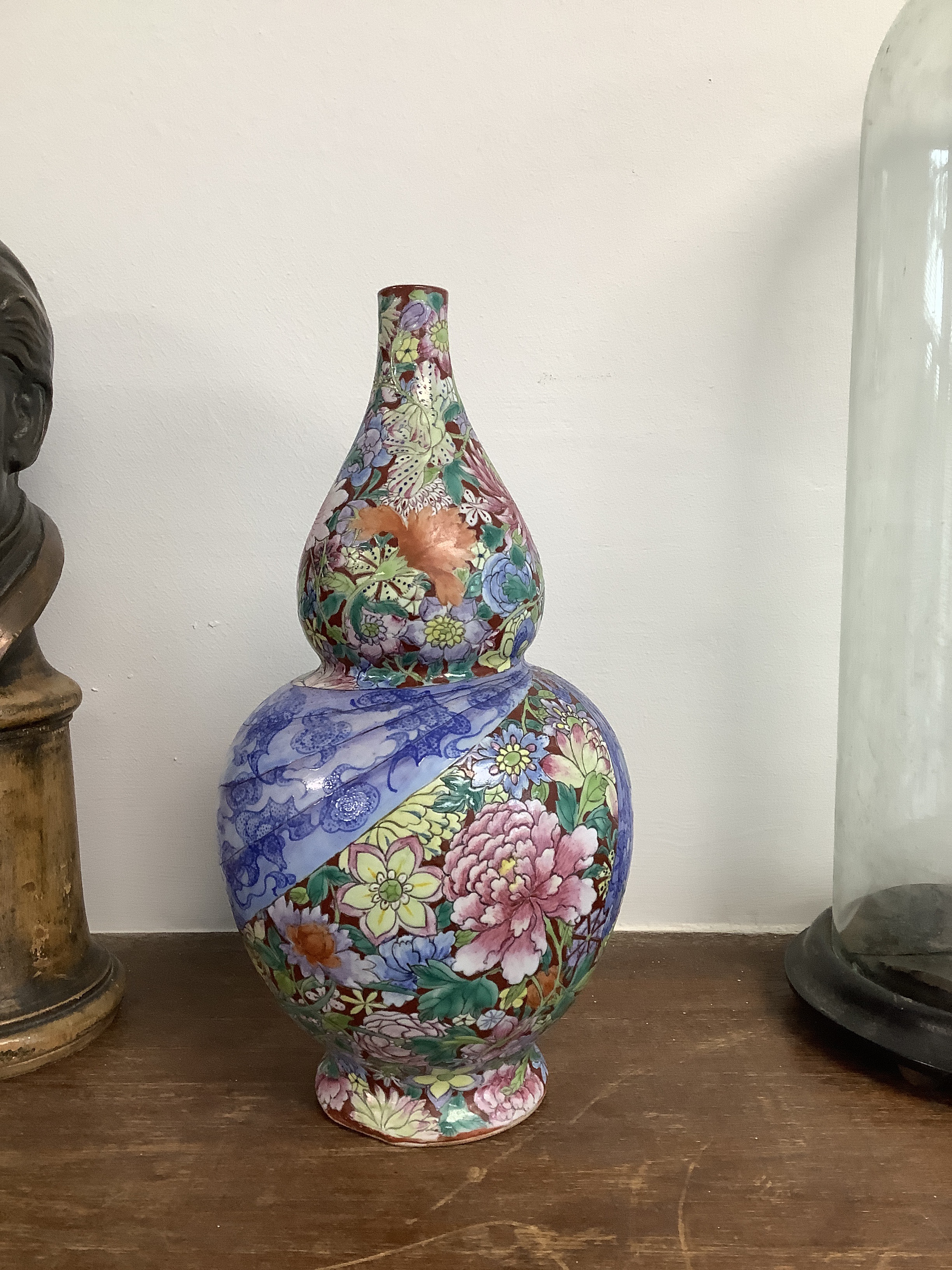 A pair of Chinese famille rose millefleur double gourd vases - Image 8 of 8