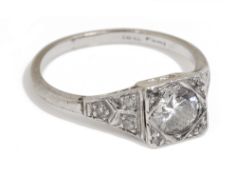 An Art Deco single stone diamond set ring