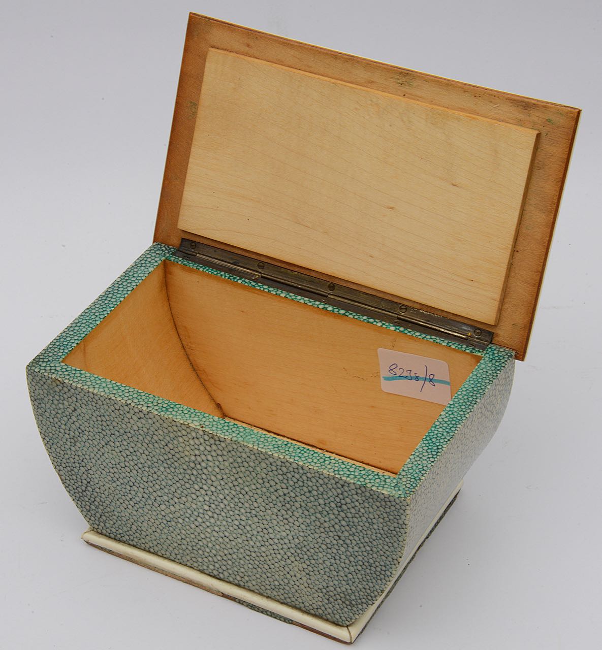 An Art Deco shagreen and ivory table cigarette box - Image 2 of 11