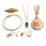 A small collection of gold jewellery