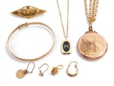 A small collection of gold jewellery