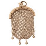 An early 20th century yellow gold mesh coin purse
