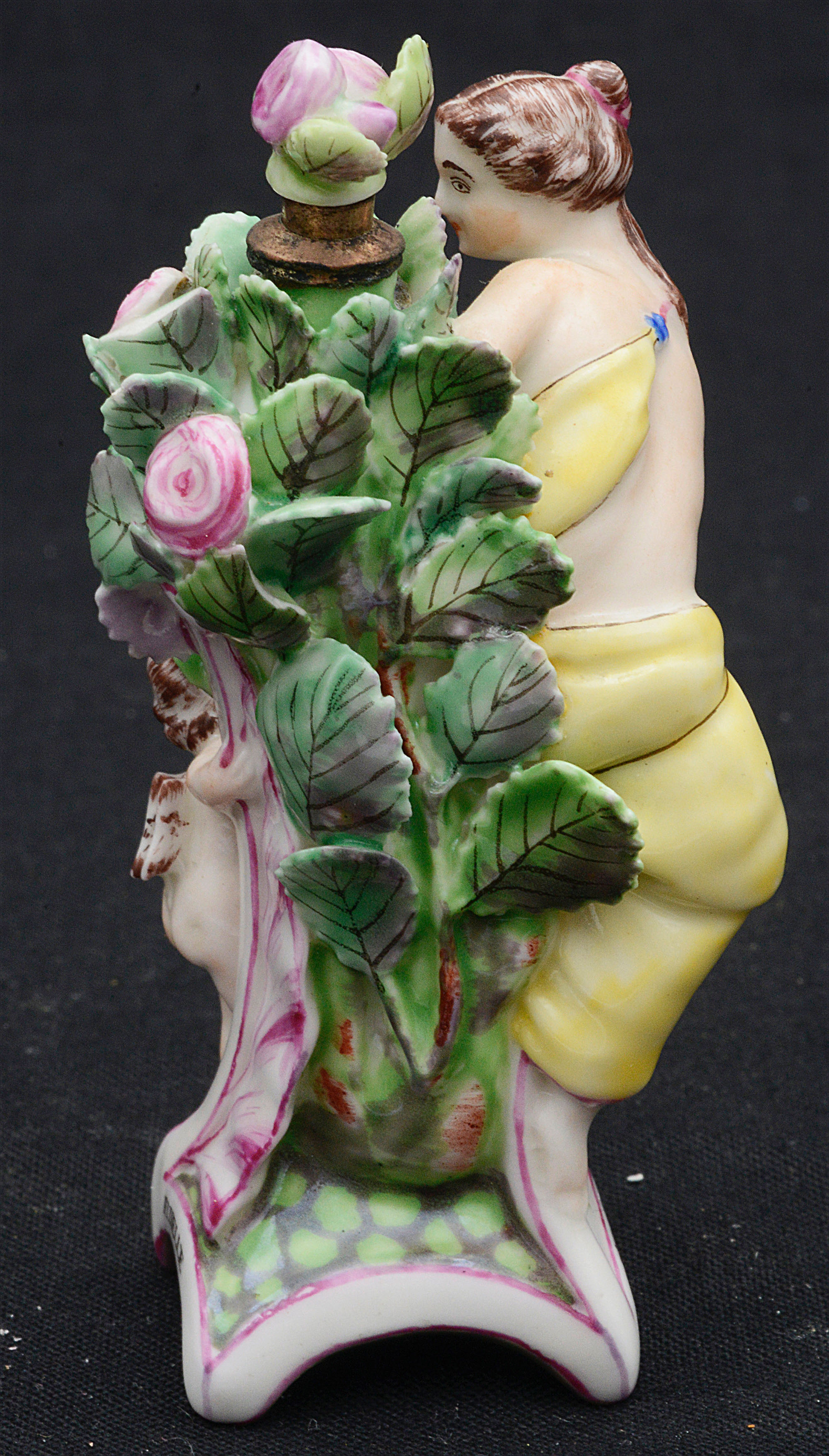 A St. James's (Charles Gouyn) porcelain scent bottle and stopper circa 1749-60 - Image 2 of 4