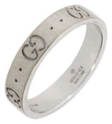 An 18ct white gold 'icon' band ring by Gucci, convention hallmark