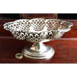 PRETTY SILVER LOBED AND PIERCED FRONT BOWL UPON OVAL FEET, CHESTER ASSAY 1913, MAKERS GN & RH,