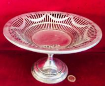 SILVER FRUIT BOWL UPON CIRCULAR RAISED FOOT AND STEM, CHESTER ASSAY 1911, WEIGHT APPROXIMATELY 440g