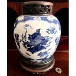 A GLOBULAR FORM ORIENTAL BLUE AND WHITE STORAGE JAR, 19th CENTURY, CIRCLE MARK TO BASE, WITH STAND