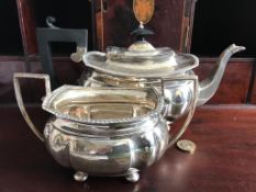 SILVER TEAPOT AND SUCRIER, CHESTER 1927, GROSS WEIGHT APPROXIMATELY 900g