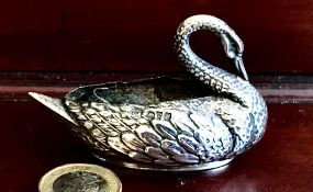 SILVER SWAN PIN CUSHION, CHESTER 1904, APPROXIMATELY 7cm LONG