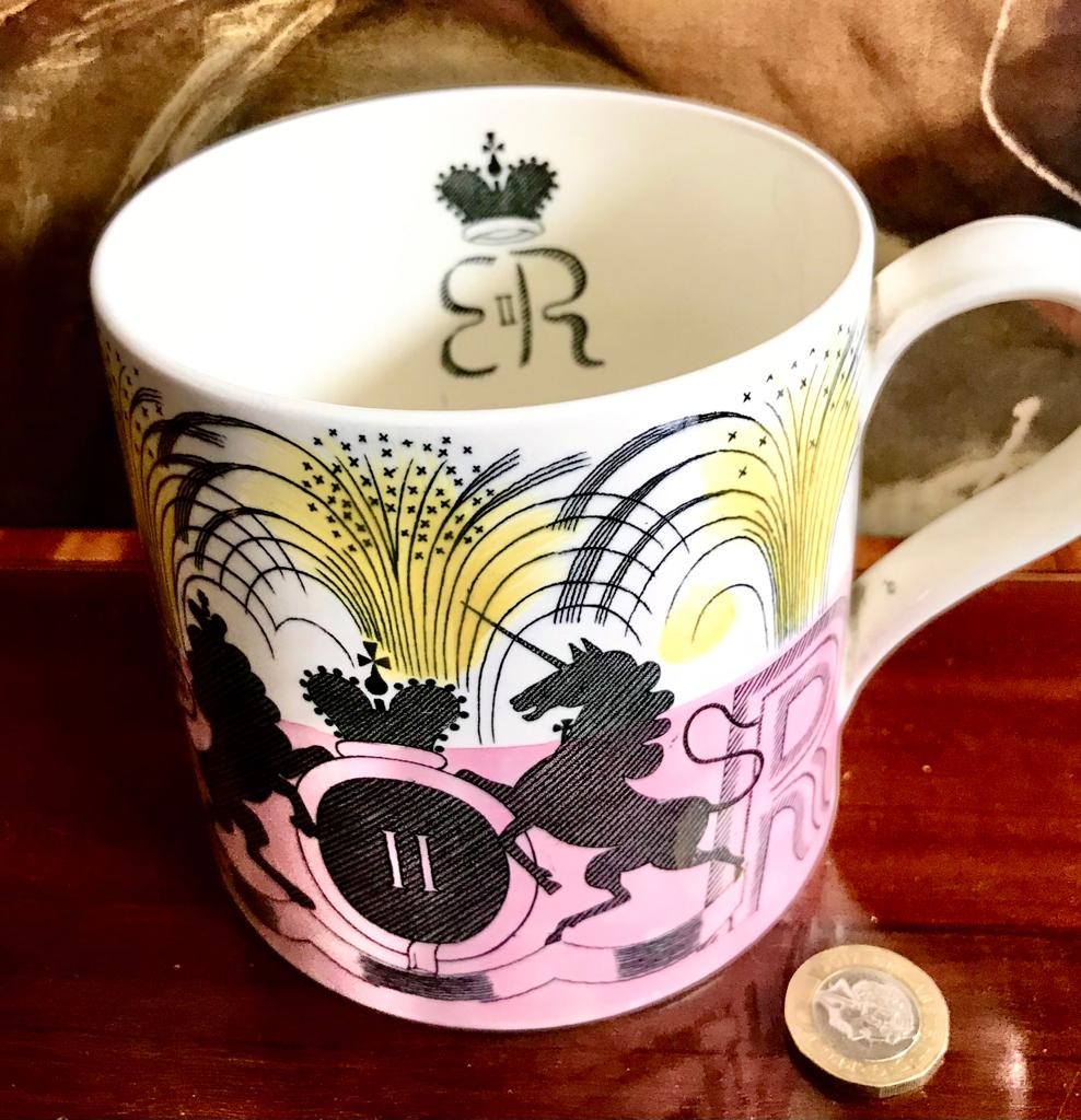 ERIC RAVILIOUS DESIGN POTTERY MUG FOR CORONATION 1953