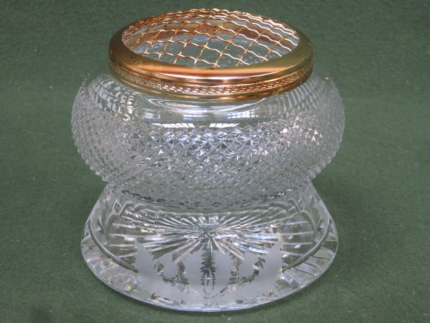 Edinburgh crystal etched thistle pattern Rose Bowl with gilt cover. Approx. 13cm H x 14cm Diameter.