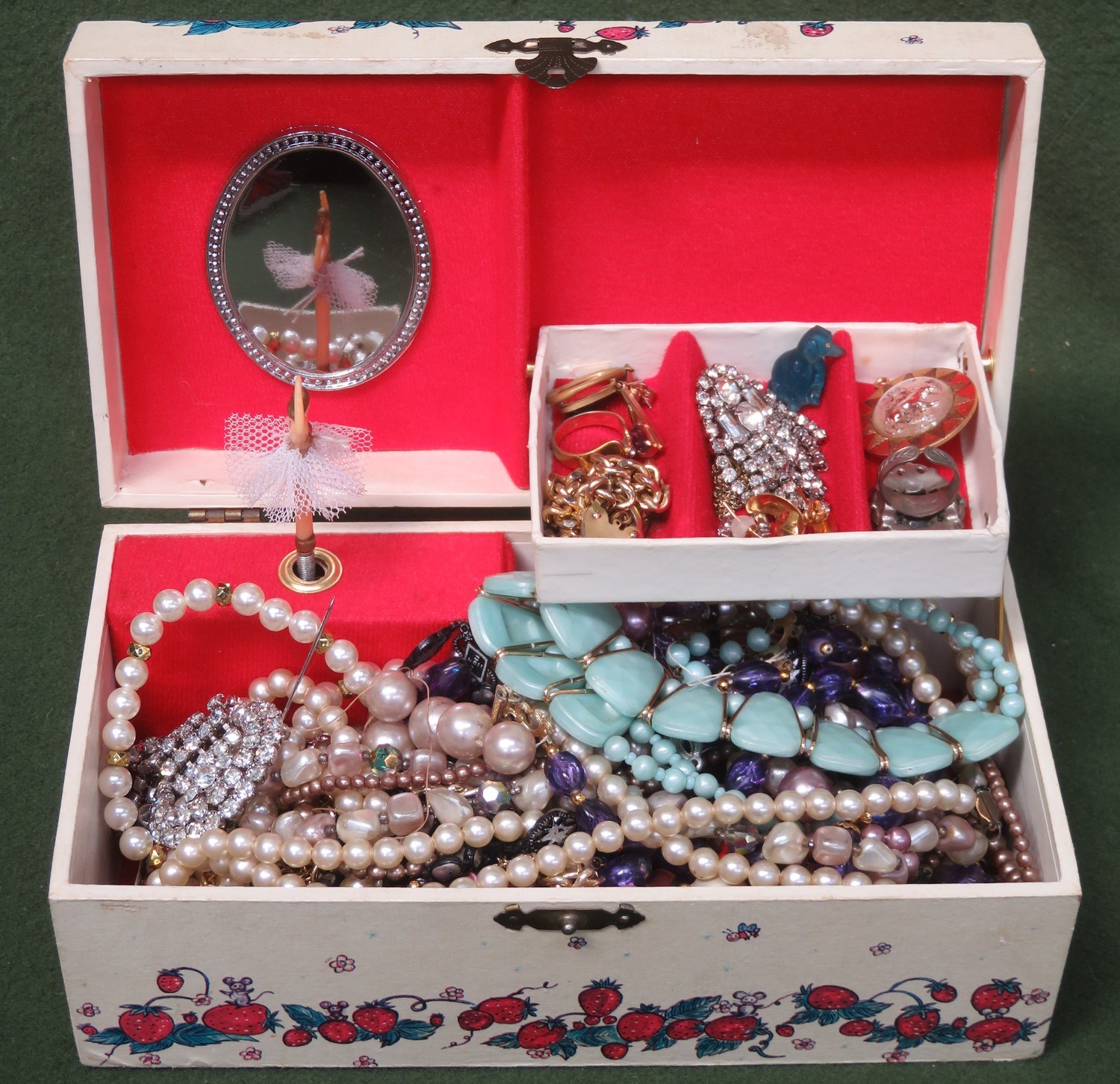 Jewellery box containing quantity of various costume jewellery