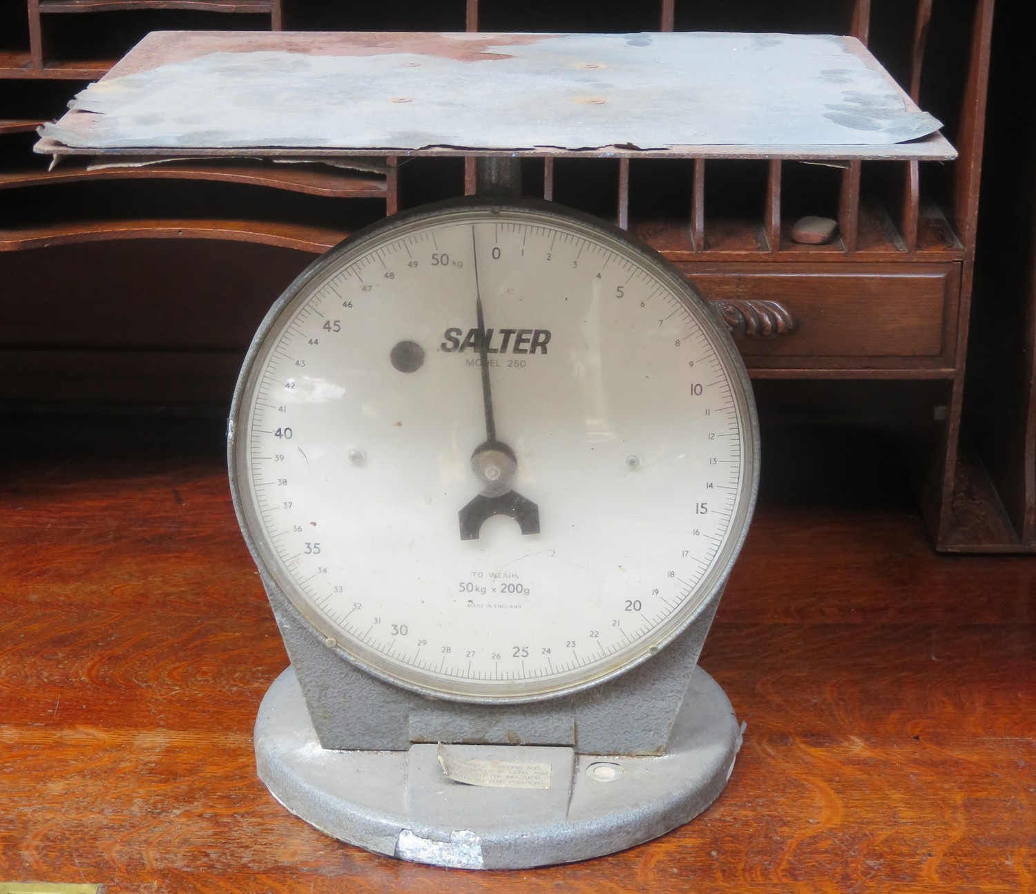Set of vintage Salter Model 250 weighing scales. Approximately. 39cm H x 41cm w X 31cm D