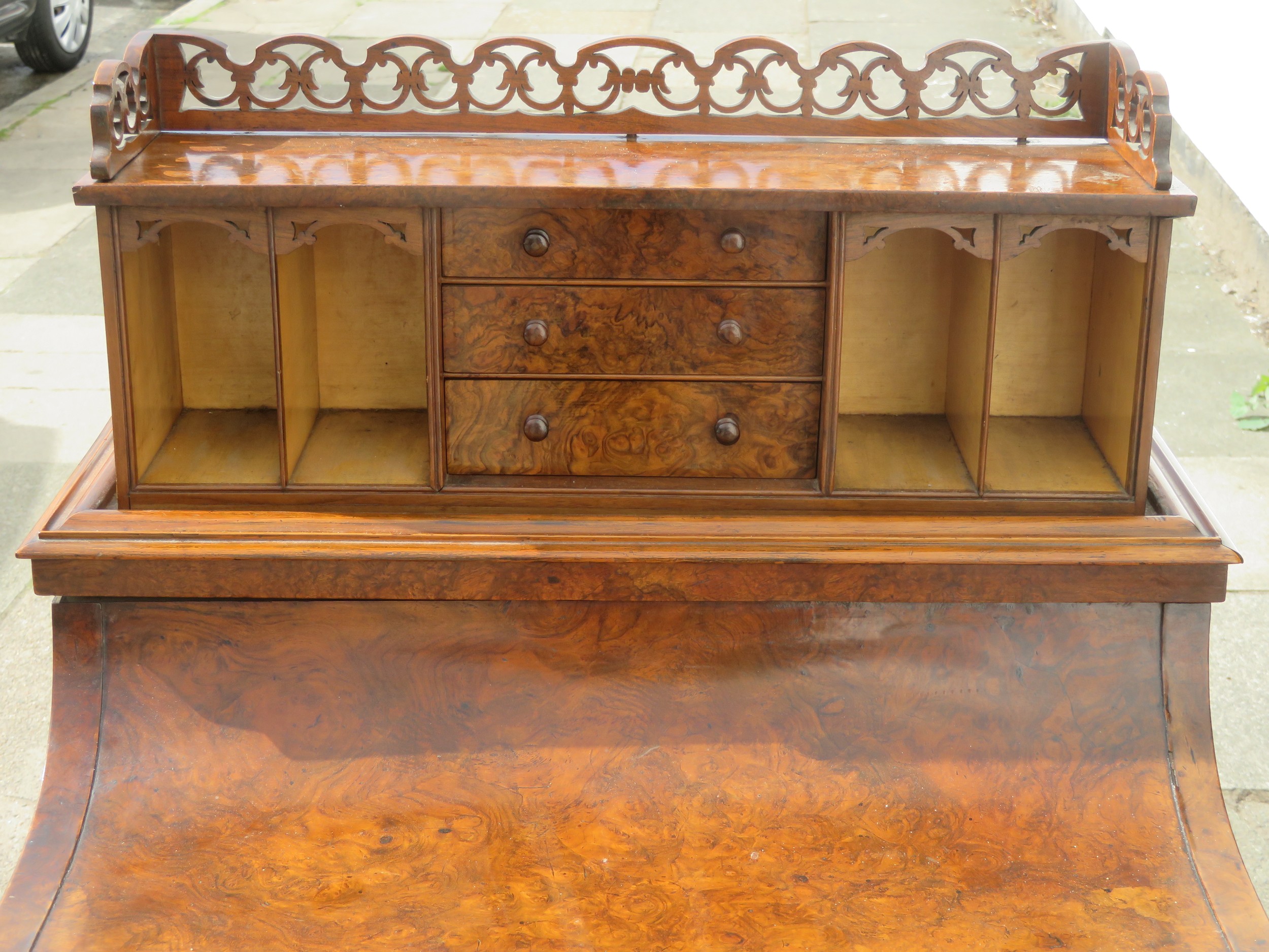 19TH CENTURY FIGURED WALNUT DAVENPORT WRITING DESK , WITH POP UP STATIONARY COMPARTMENT, FITTED WITH - Image 5 of 5