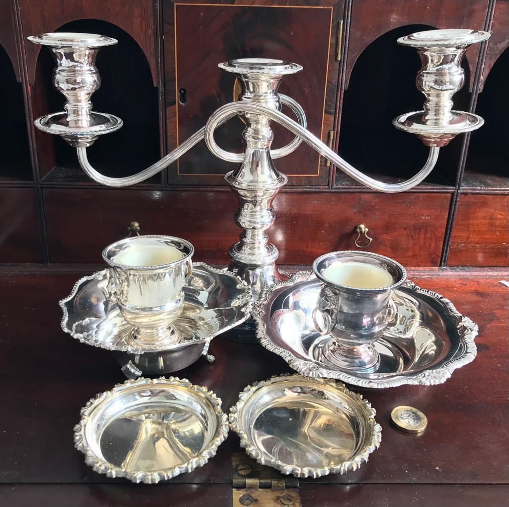 SEVEN PIECES OF SILVER PLATED WARE COMPRISING CANDELABRUM, TWO MINIATURE URNS, TWO MEDIUM BOWLS