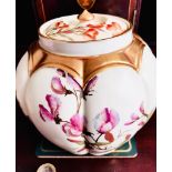 ROYAL WORCESTER LOBED VASE AND COVER, APPROXIMATELY 15.5cm HIGH