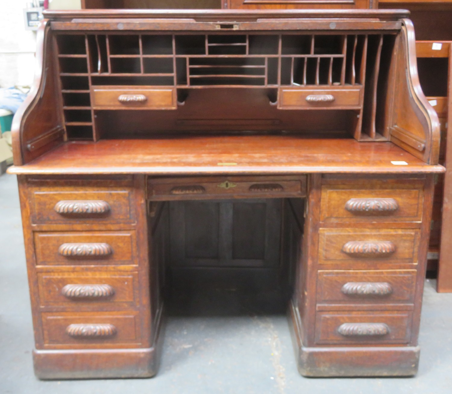 Late 19th / Early 20th century oak roll top writing desk. Approx. 129cms H x 140cms W x 82cms D