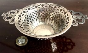 SMALL PIERCED SILVER BOWL, APPROXIMATELY 62g AND 10cm DIAMETER