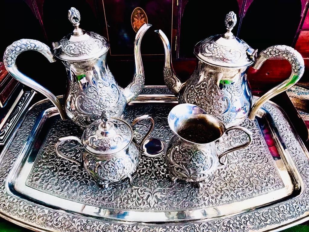 GOOD QUALITY INDIAN SILVER COLOURED METAL UNHALLMARKED TEA SET COMPRISING OF TRAY, TEAPOT, JUG,