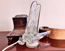 FINE LALIQUE GLASS DRAGONFLY CAR BONNET MASCOT WITH BONNET FITTING AND ILLUMINATED LAMP BASE,