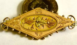 9ct GOLD OLD TRI-TONE GOLD BROOCH, WEIGHT APPROXIMATELY 3g