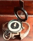 WORLD WAR I COMPASS STAMPED 1916 AND ORIGINAL LEATHER CASE