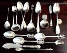 SEVENTEEN PIECES OF VARIOUS SILVER SPOONS, ETC, GROSS WEIGHT APPROXIMATELY 283g