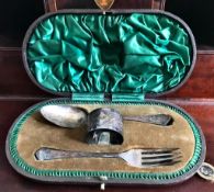 SILVER FORK, SPOON AND NAPKIN RING CASED, SHEFFIELD 1900, WEIGHT APPROXIMATELY 88g