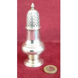 GEORGE III HALLMARKED SILVER PEPPERETTE, DATED 1775, APPROXIMATELY 11.5cm HIGH