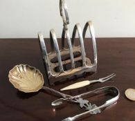 PLATED TOAST RACK, GILDED PRESERVE SPOON, PLATED TONGS AND STAINLESS FORK