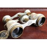 SMALL PAIR OF OPERA GLASSES CIRCA 1900, MOTHER OF PEARL INLAID