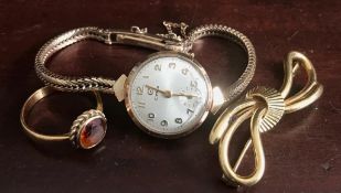 9ct GOLD WATCH AND BRACELET, PROBABLY 9ct GOLD RING AND YELLOW METAL GOLD COLOURED BROOCH, WATCH AND