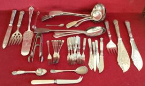 QUANTITY OF VARIOUS SILVER PLATED FLATWARE INCLUDING KINGS/QUEENS PATTERN AND MOTHER OF PEARL