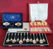 CASED SET OF TWELVE HALLMARKED SILVER SPOONS WITHIN WARING & GILLOW CASE, PLUS CASED SILVER PAIR